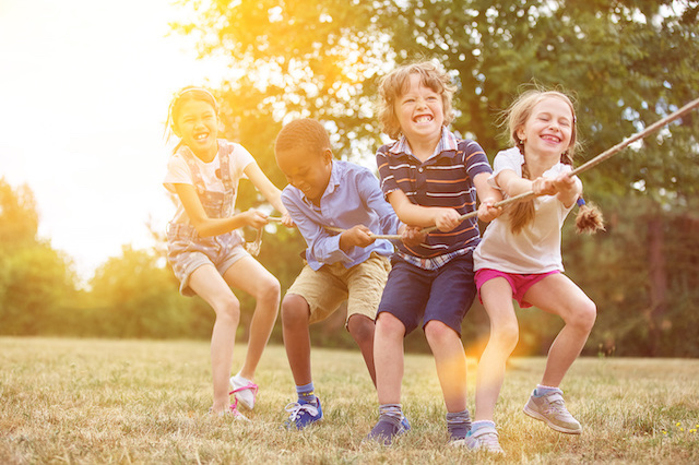 Kinder seilziehen